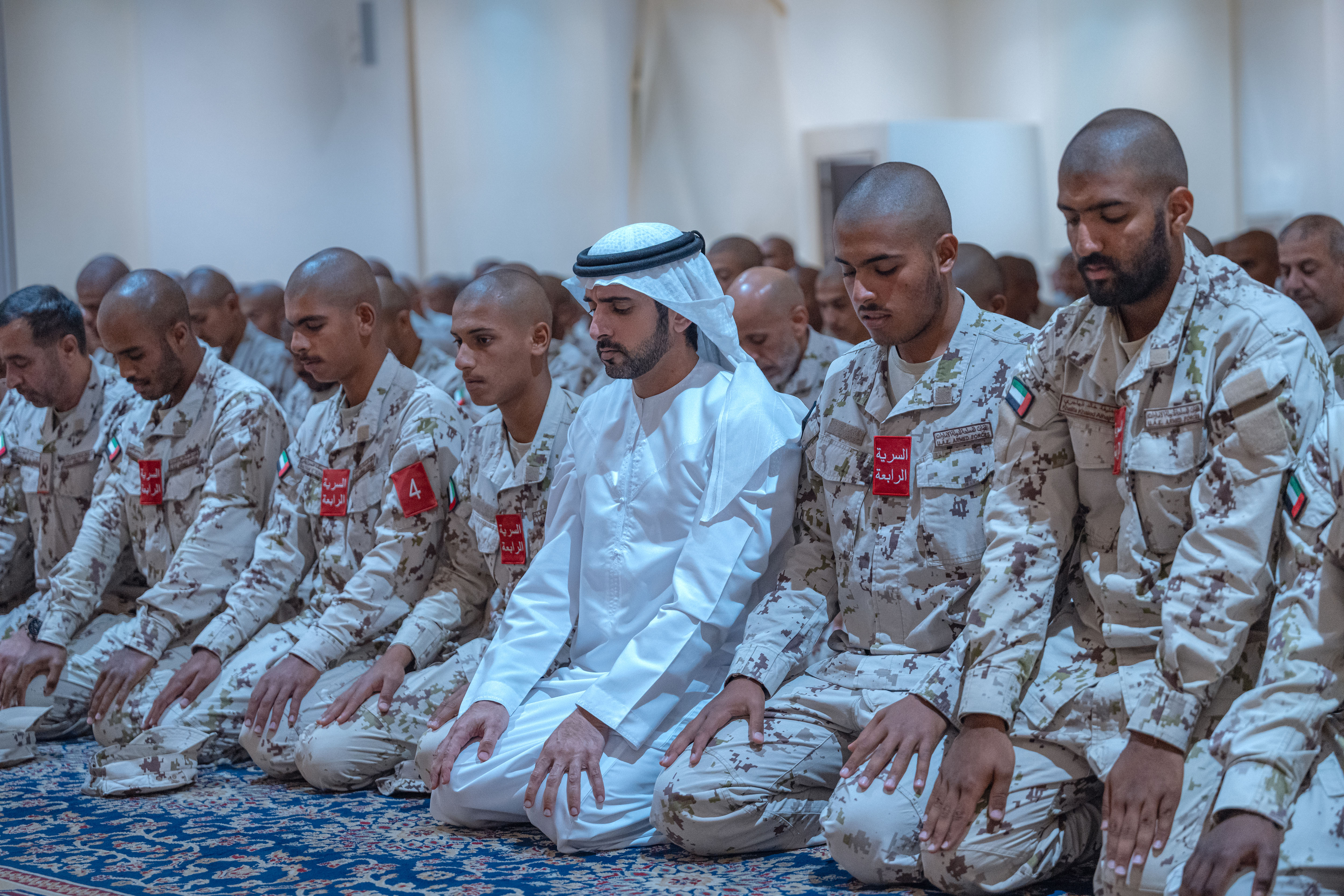 Sheikh Hamdan Media Gallery - Hamdan bin Mohammed shares Iftar with national service recruits in Abu Dhabi