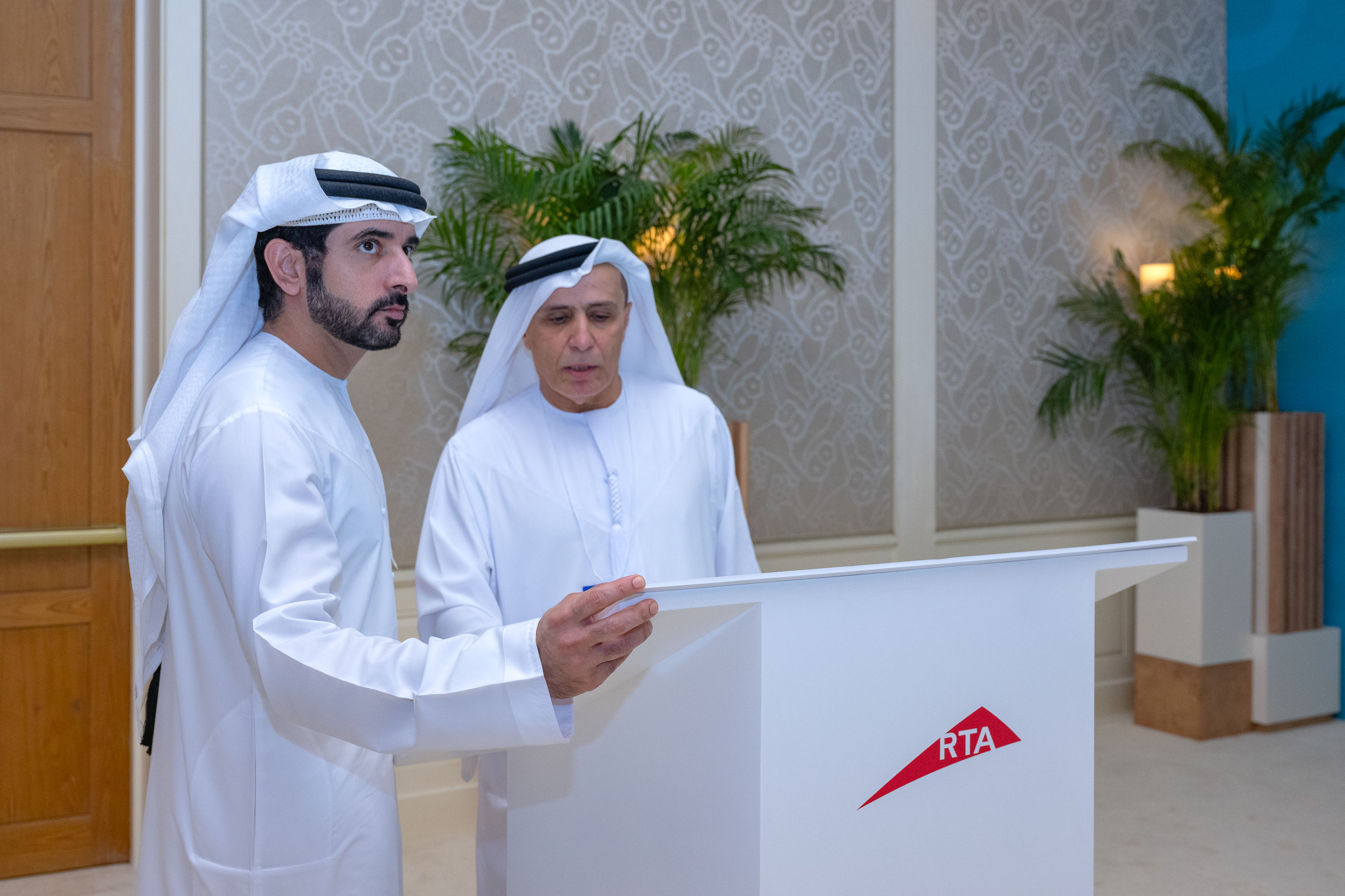 Sheikh Hamdan Media Gallery - Hamdan bin Mohammed reviews progress of key strategic road corridors, projects timeline ...