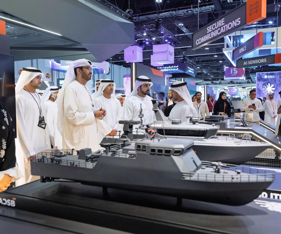 الشيخ حمدان الأخبار - حمدان بن محمد يزور منتدى "اصنع في الإمارات 2025"