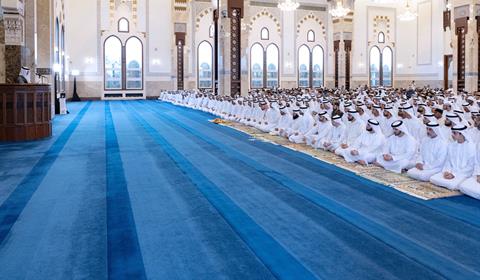 الشيخ حمدان مكتبة الوسائط - حمدان بن محمد يؤدي صلاة عيد الأضحى في مسجد زعبيل بدبي