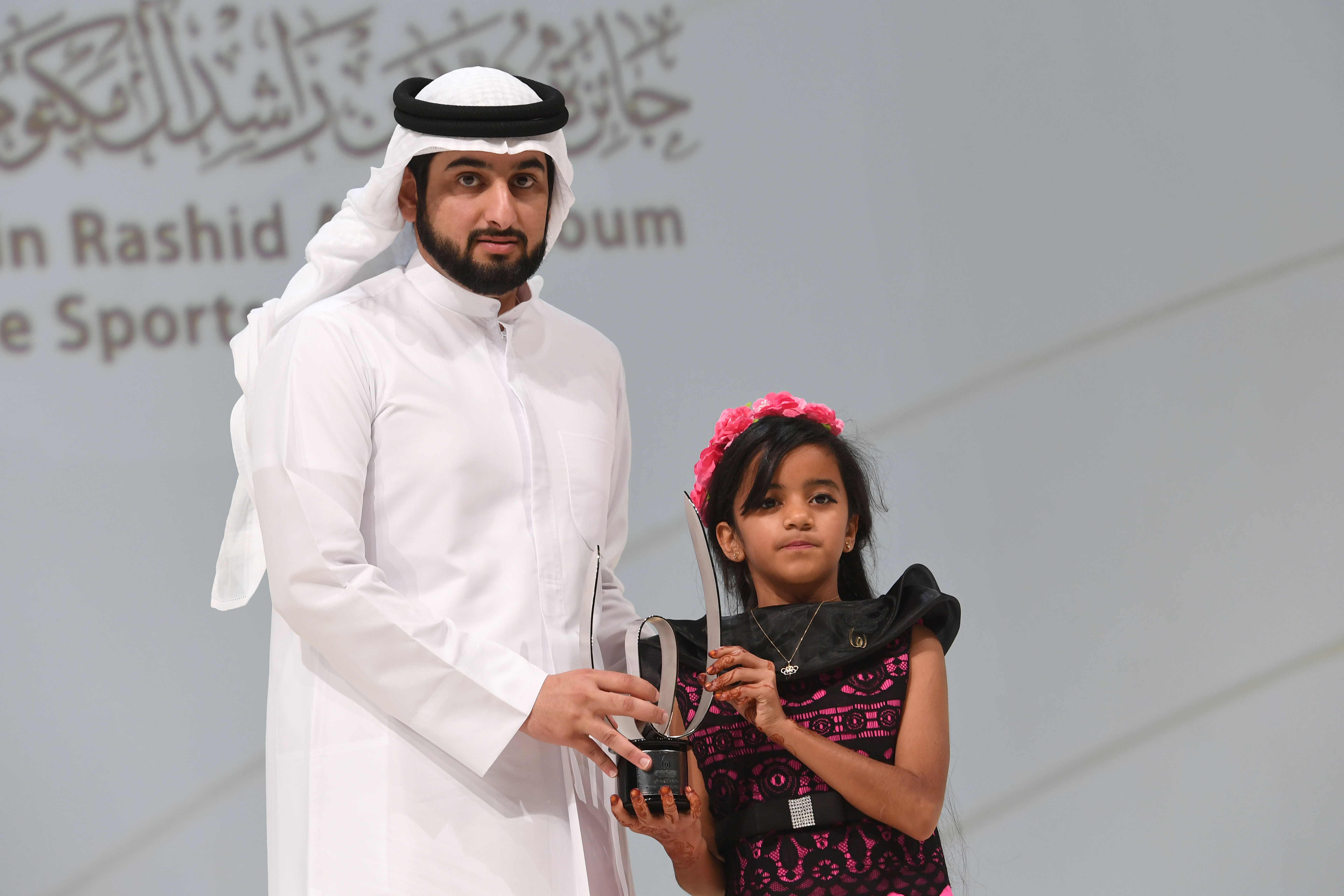 حمدان بن محمد يكرم الفائزين بالدورة الثامنة من جائزة محمد بن راشد آل مكتوم
