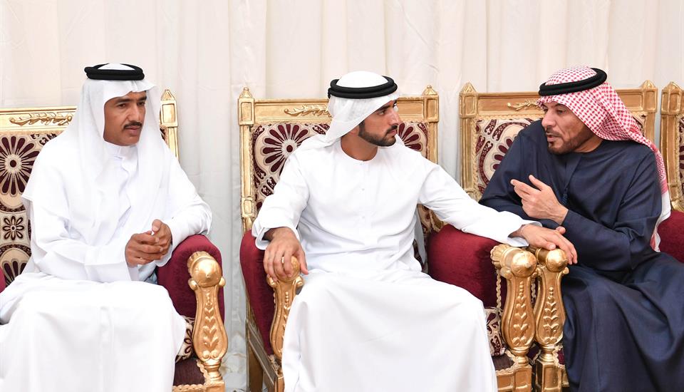 حمدان بن محمد يقدم واجب العزاء في شهداء الواجب والإنسانية