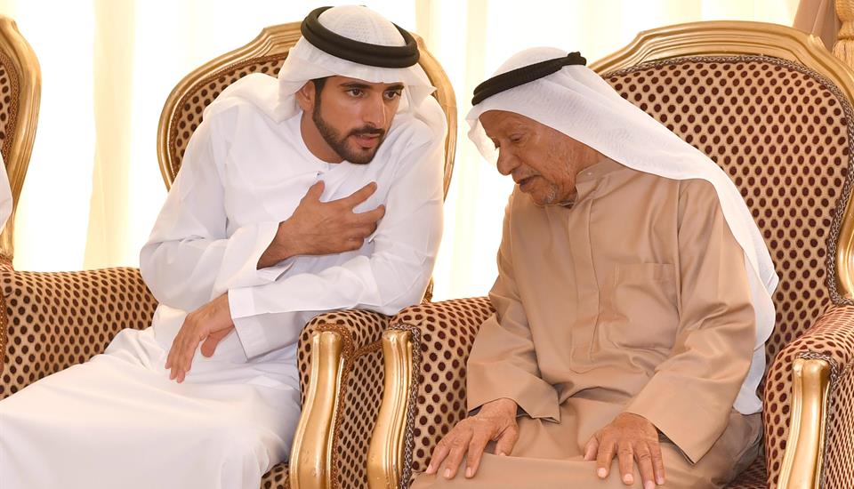 حمدان بن محمد يقدم واجب العزاء في شهداء الواجب والإنسانية