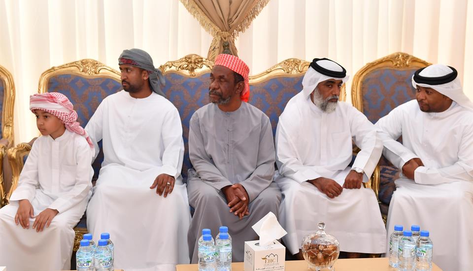 حمدان بن محمد يقدم واجب العزاء في الشهيدين المزروعي والظهوري