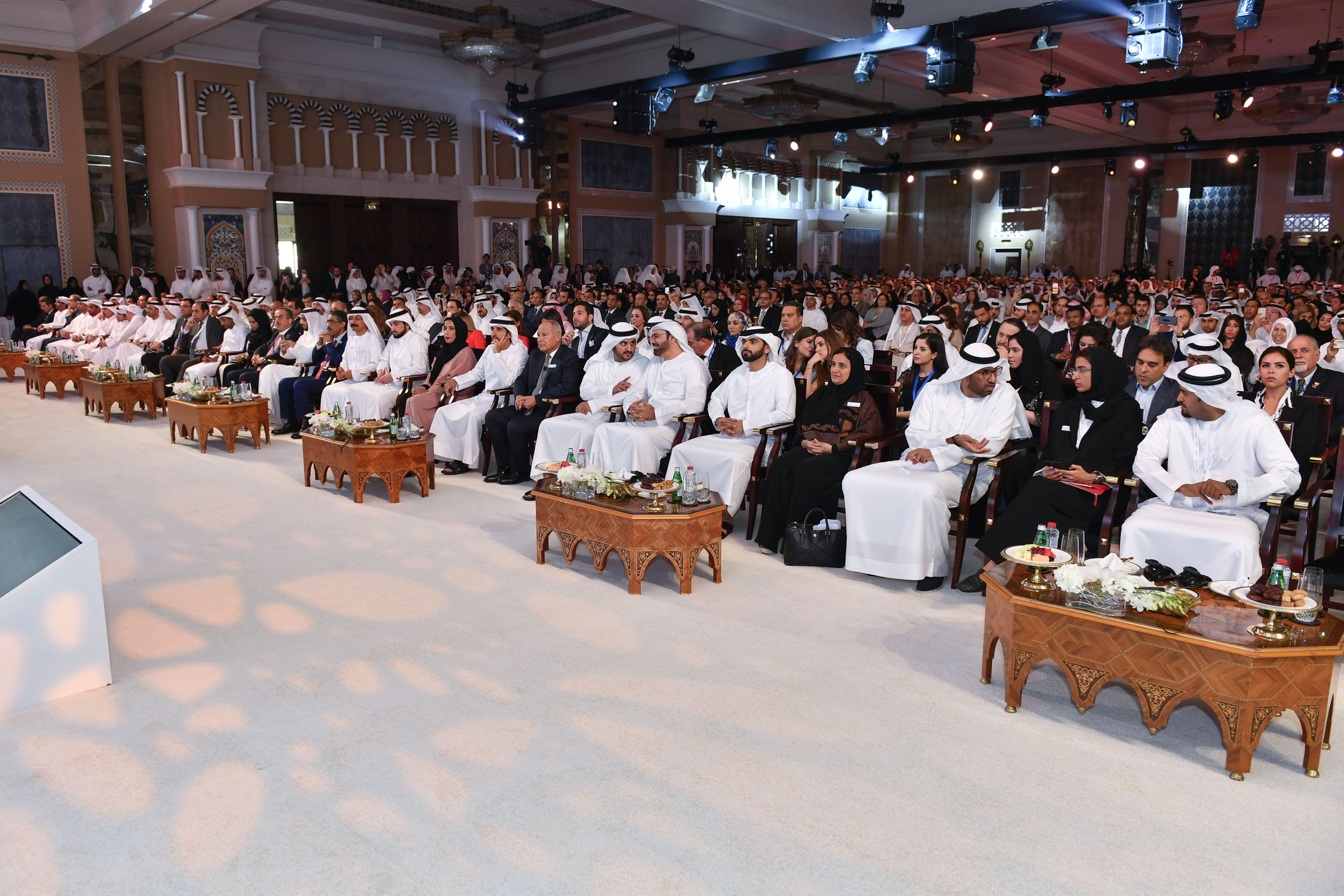 حمدان بن محمد يشهد افتتاح منتدى الإعلام العربي الـ16