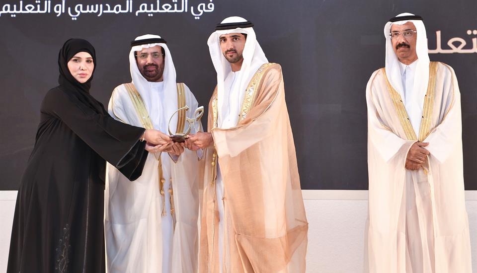 ولي عهد دبي يكرم الفائزين في الدورة الثالثة لجائزة محمد بن راشد للغة