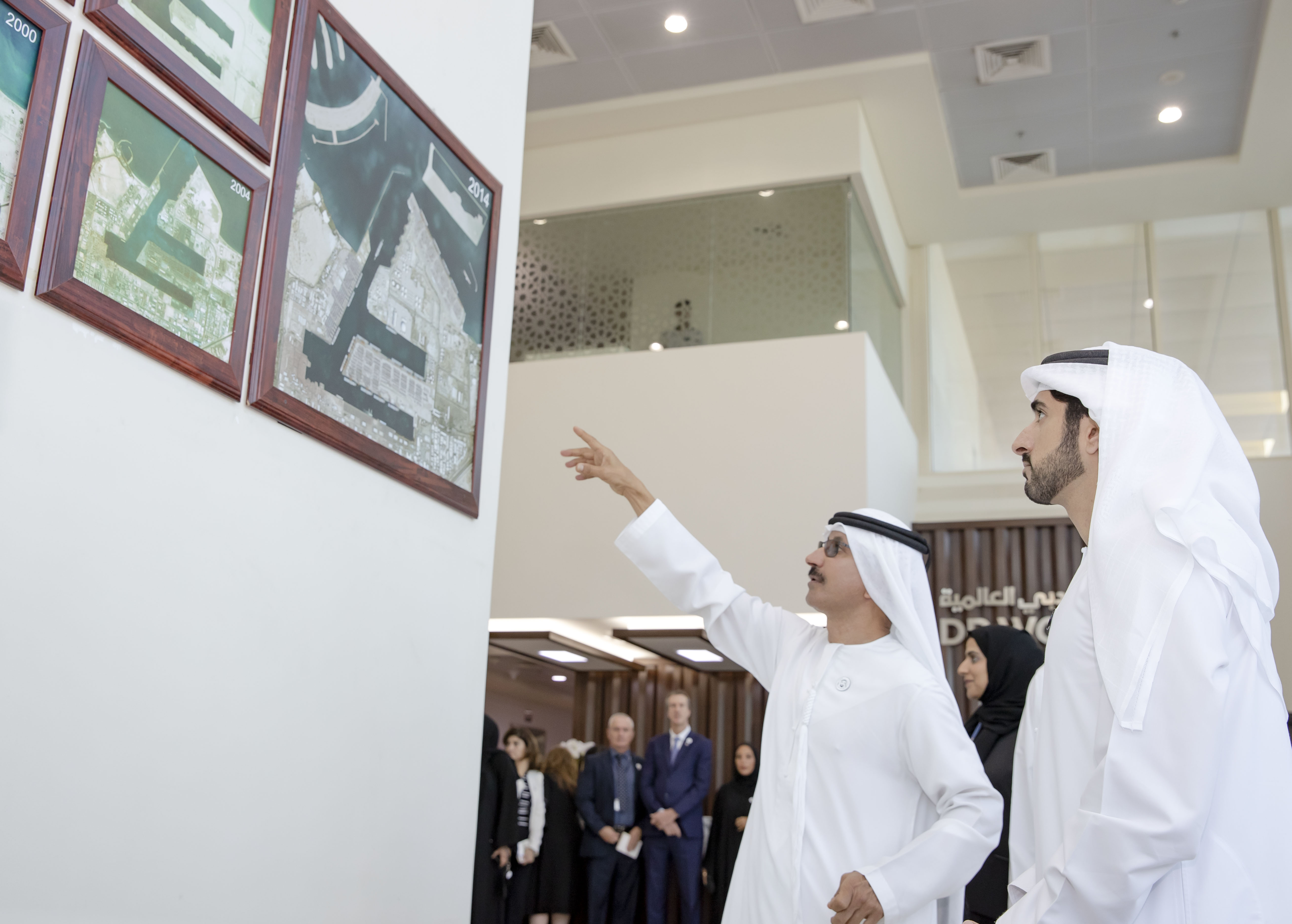 Hamdan bin Mohammed visits DP World’s facilities, inspects operations of