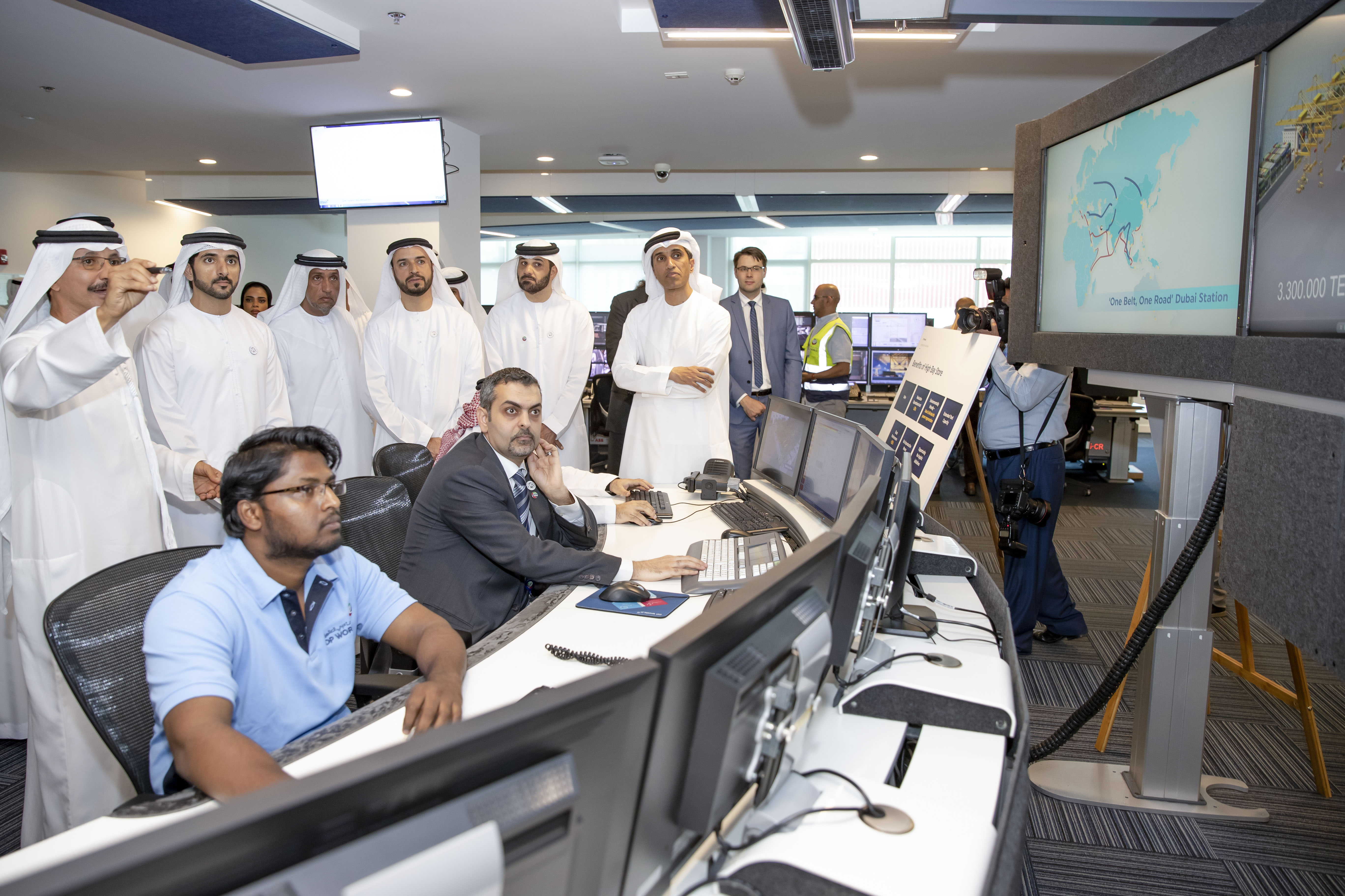 Hamdan bin Mohammed visits DP World’s facilities, inspects operations of