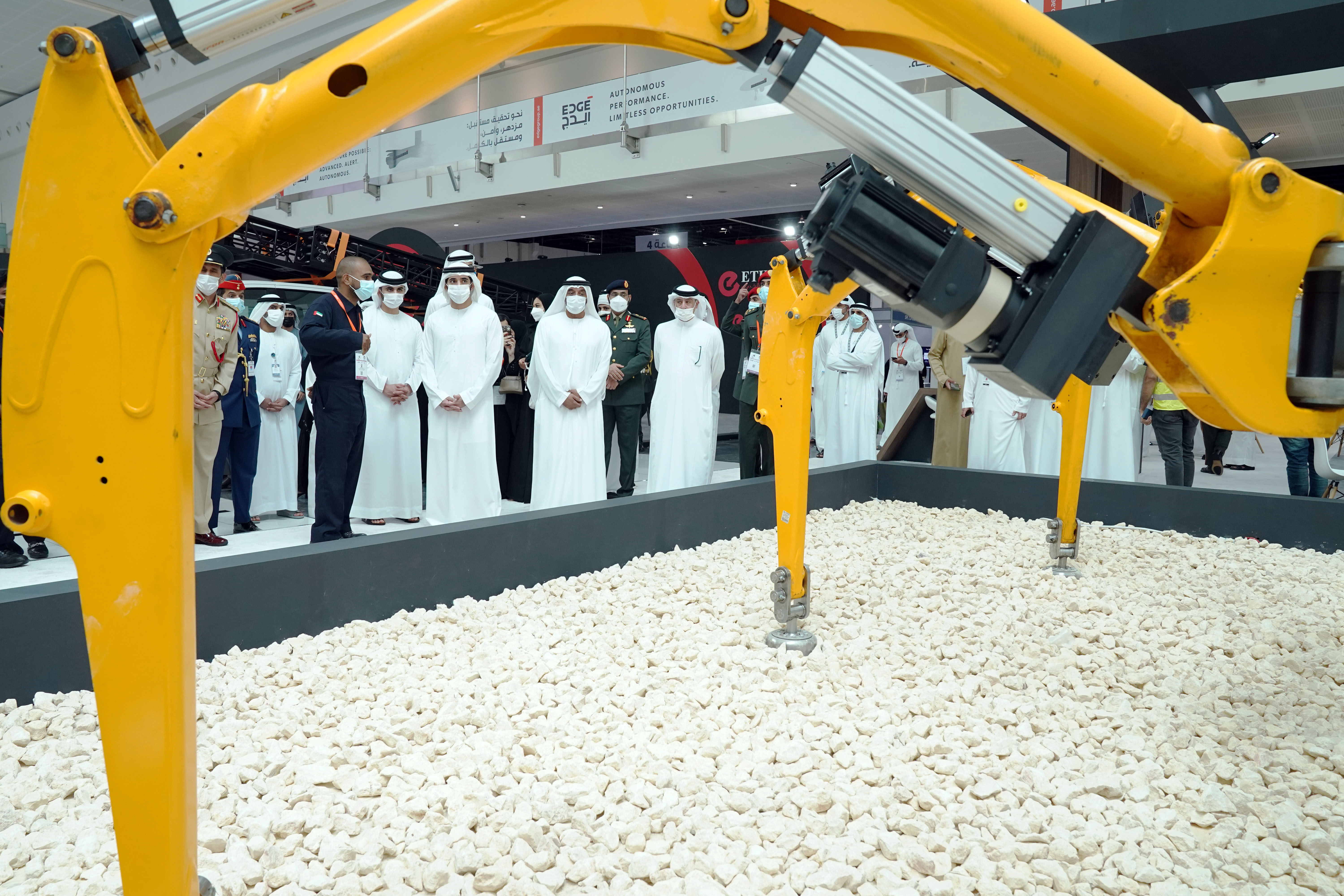 Hamdan bin Mohammed visits Umex and SimTex 2022 exhibition in Abu Dhabi