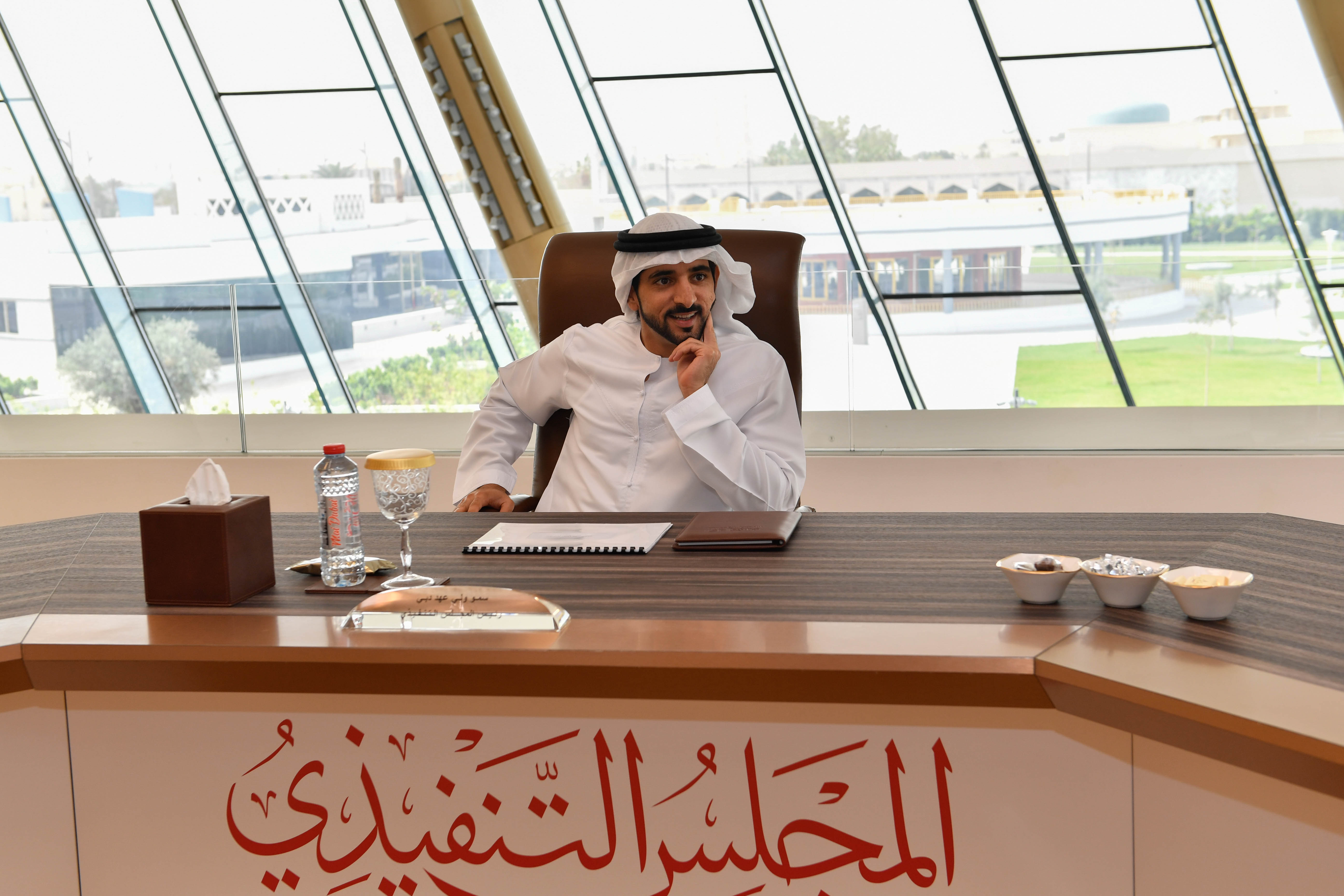 حمدان بن محمد يعتمد الهيكل التنظيمي لبلدية دبي ويصدر عدداً من القرارات التنظيمية ذات الصلة