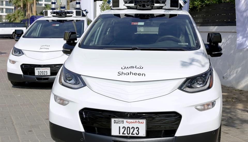Hamdan bin Mohammed goes on first test ride of Cruise autonomous electric vehicle in Jumeirah 1