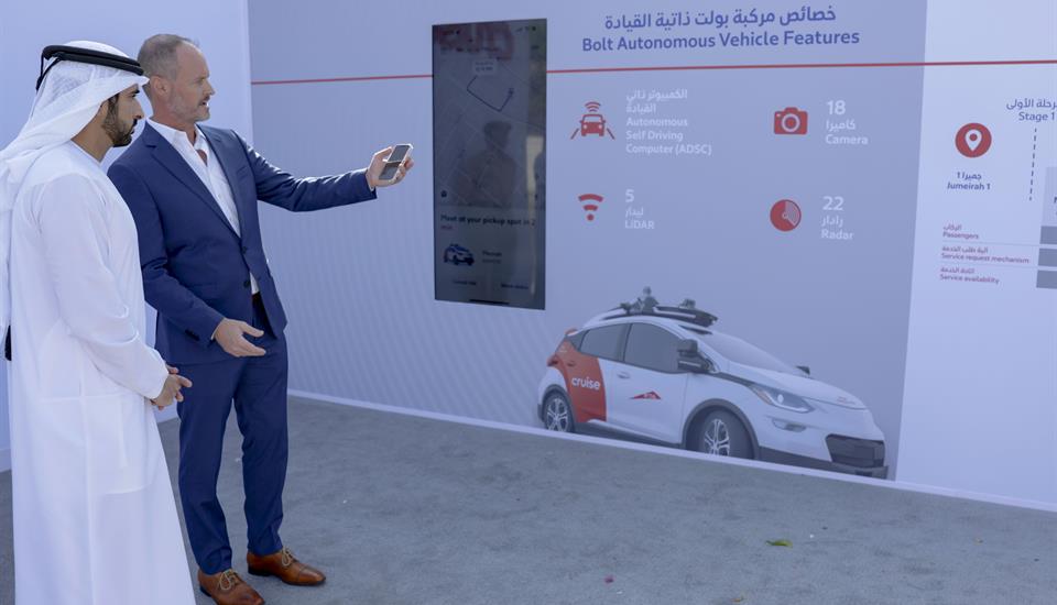 Hamdan bin Mohammed goes on first test ride of Cruise autonomous electric vehicle in Jumeirah 1