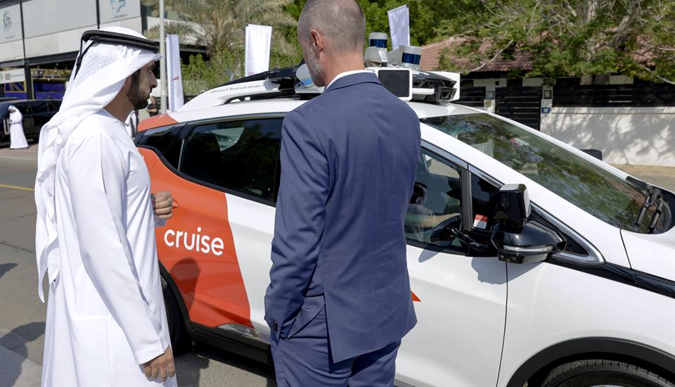 Hamdan bin Mohammed goes on first test ride of Cruise autonomous electric vehicle in Jumeirah 1