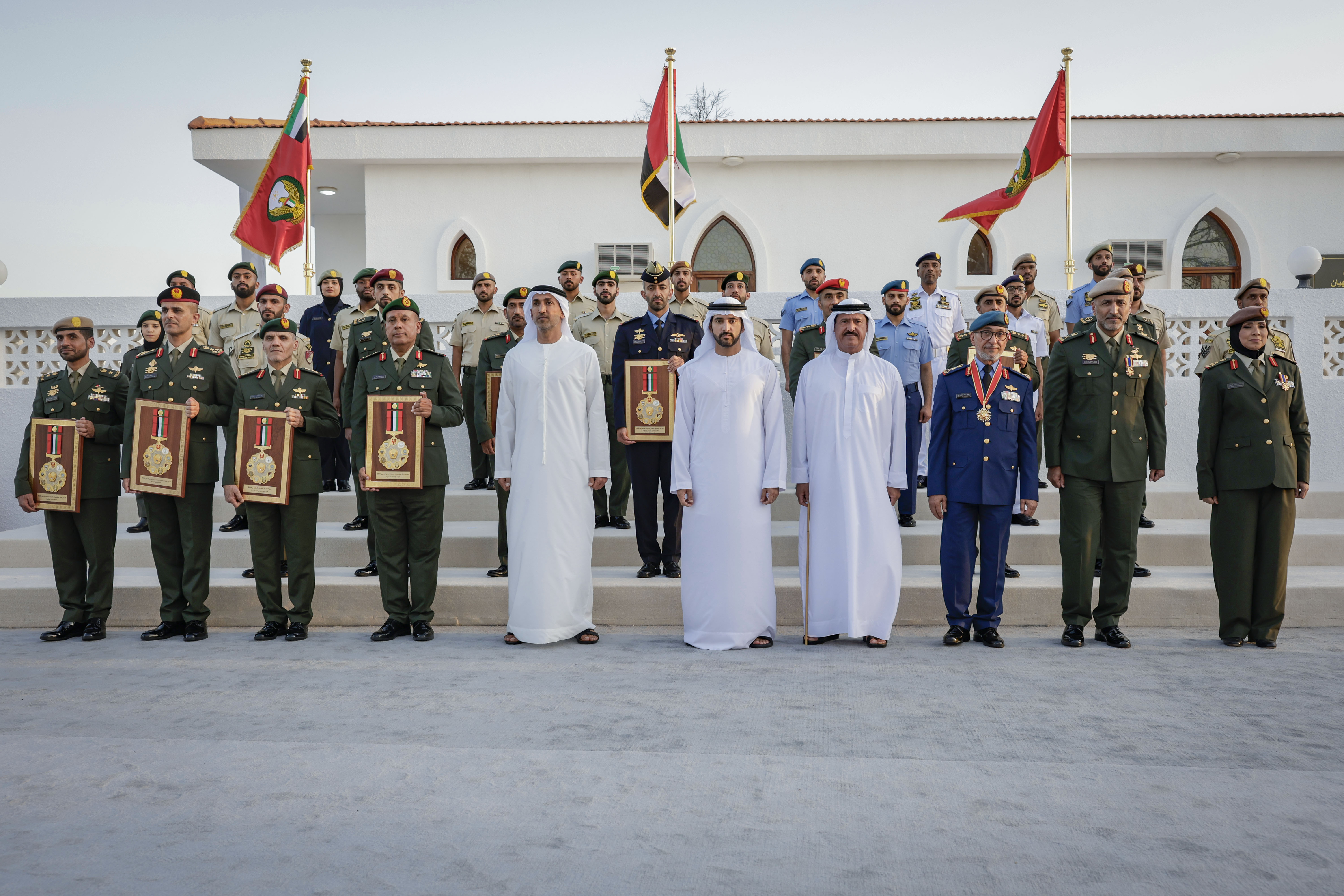 الشيخ حمدان الأخبار - حمدان بن محمد يشهد احتفال القوات المسلحة بالذكرى الـ48 لتوحيدها