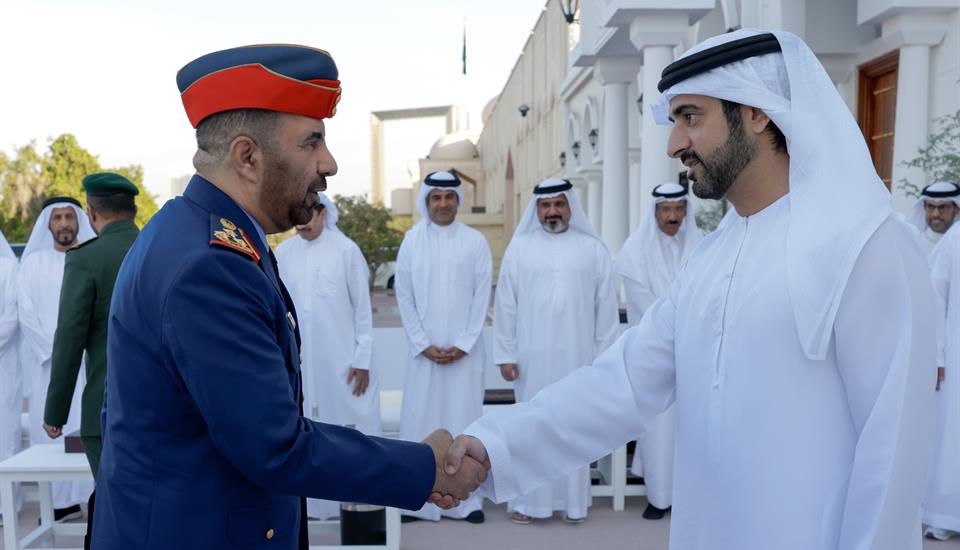 حمدان بن محمد يلتقي أعيان البلاد والوزراء وكبار المسؤولين