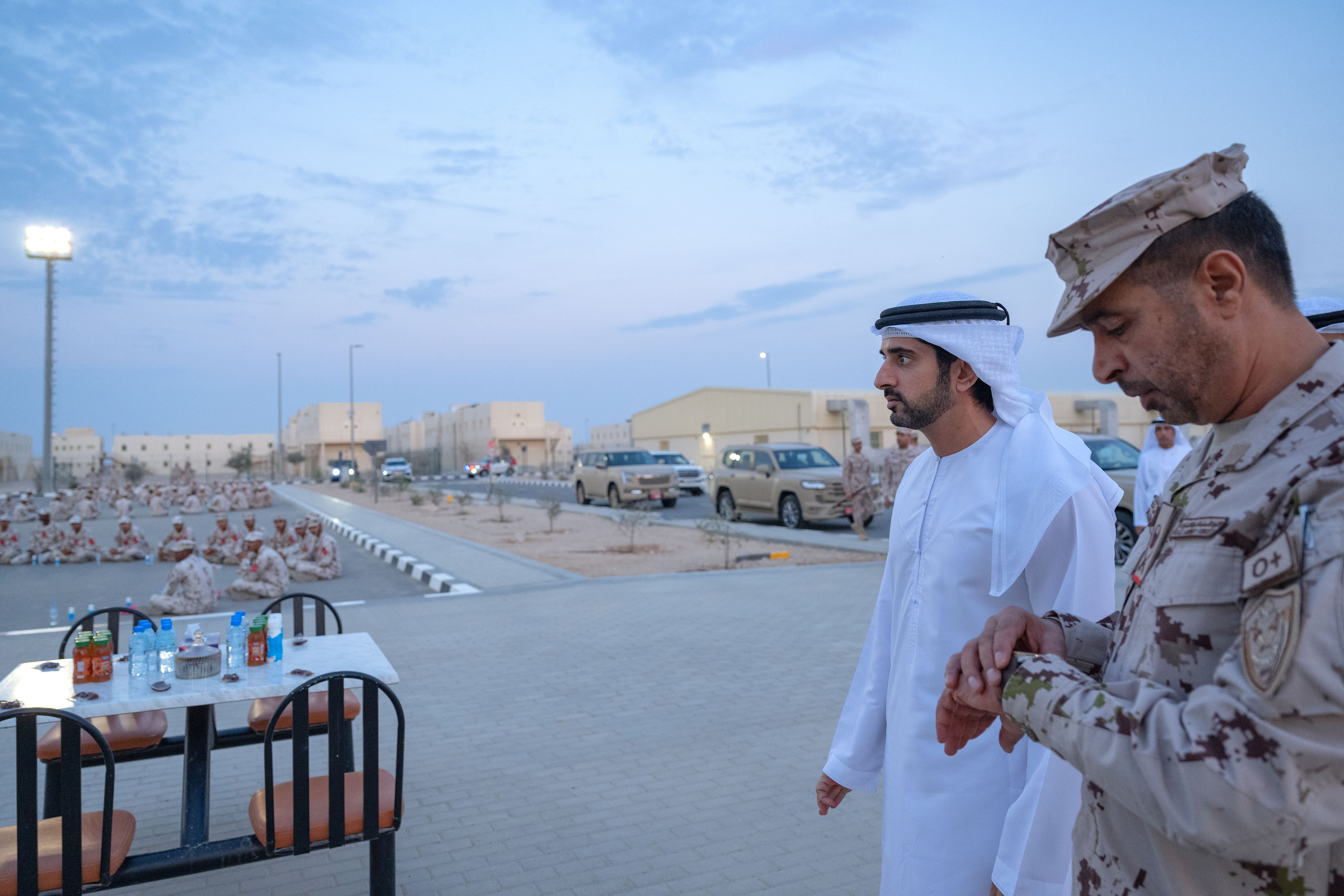 Hamdan bin Mohammed shares Iftar with national service recruits in Abu Dhabi