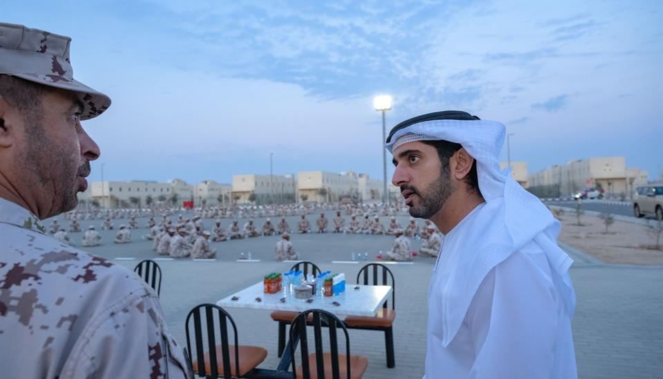 Hamdan bin Mohammed shares Iftar with national service recruits in Abu Dhabi