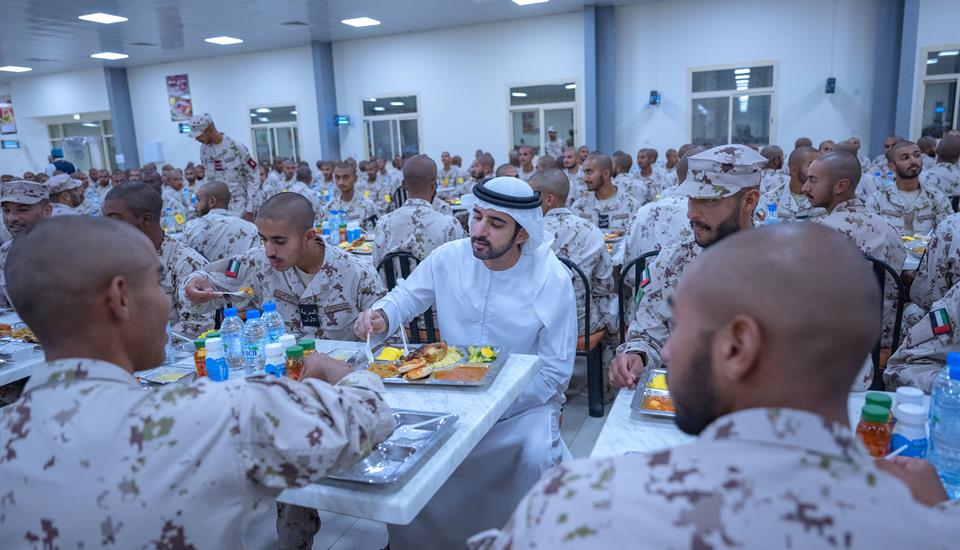 Hamdan bin Mohammed shares Iftar with national service recruits in Abu Dhabi