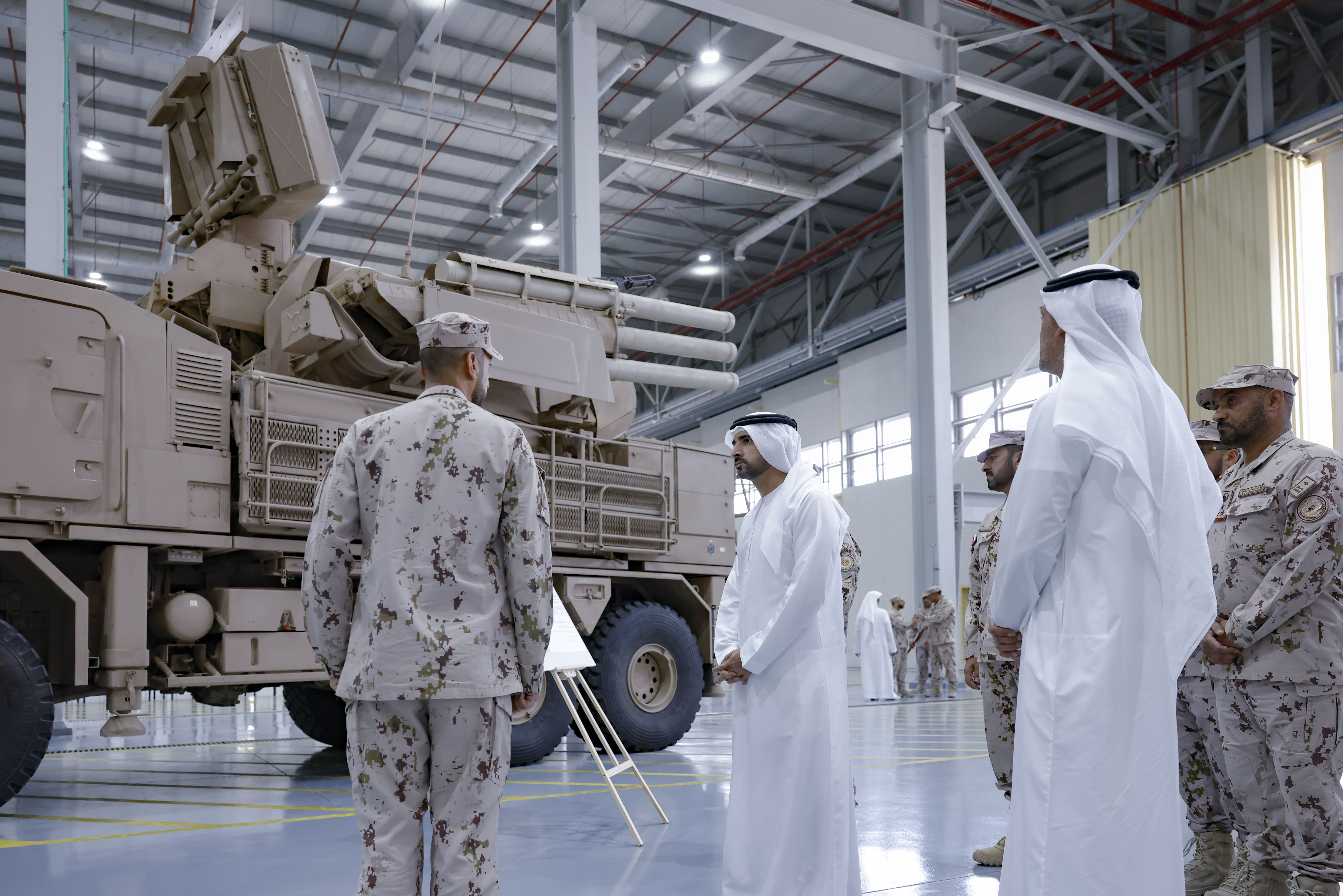 Hamdan bin Mohammed visits Al Dhafra Air Base in Abu Dhabi
