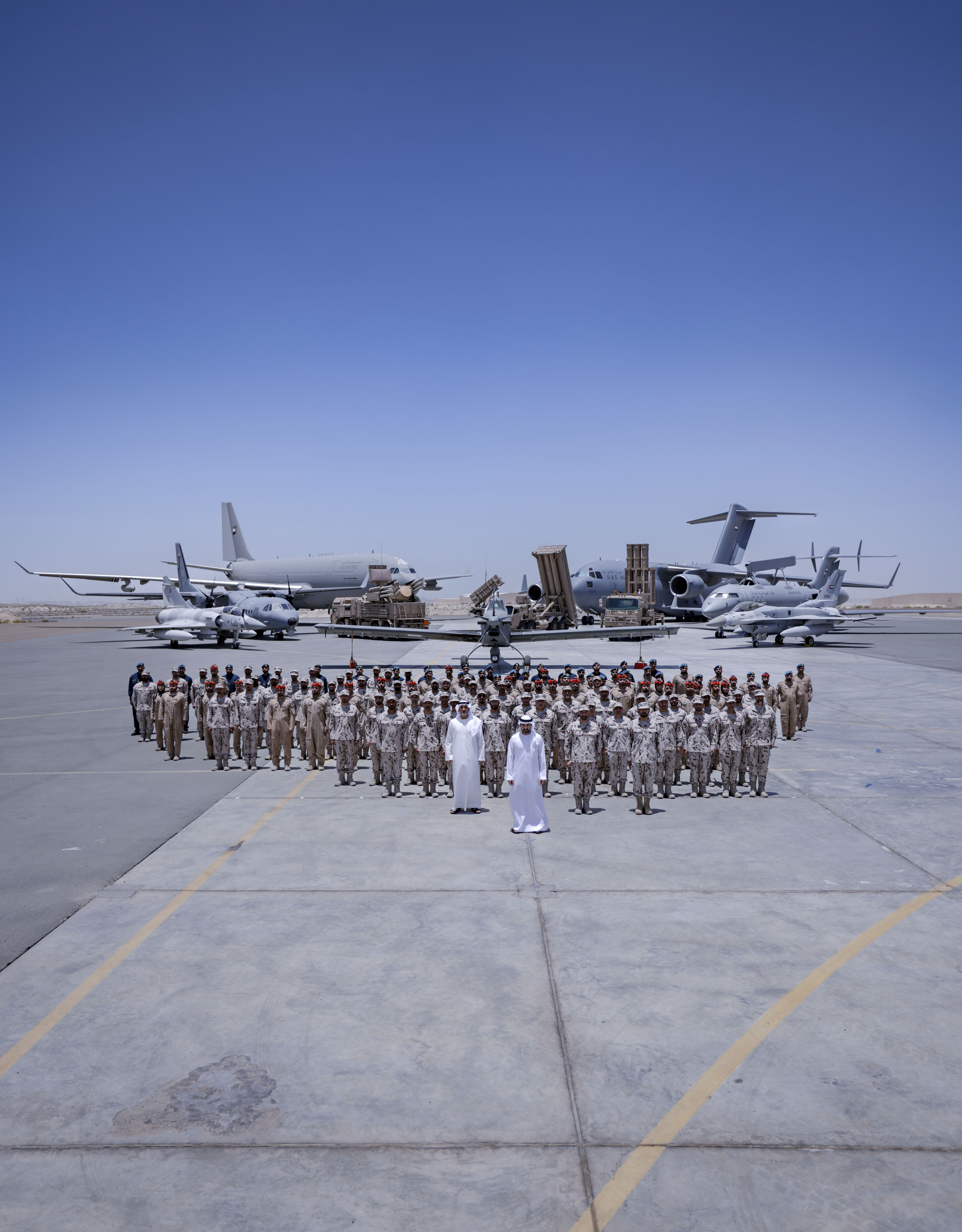 Hamdan bin Mohammed visits Al Dhafra Air Base in Abu Dhabi