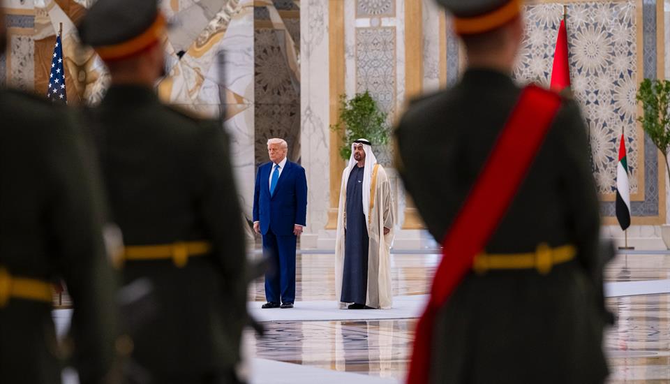 جرت له مراسم استقبال رسمية في قصر الوطن، رئيس الدولة يستقبل الرئيس الأميركي