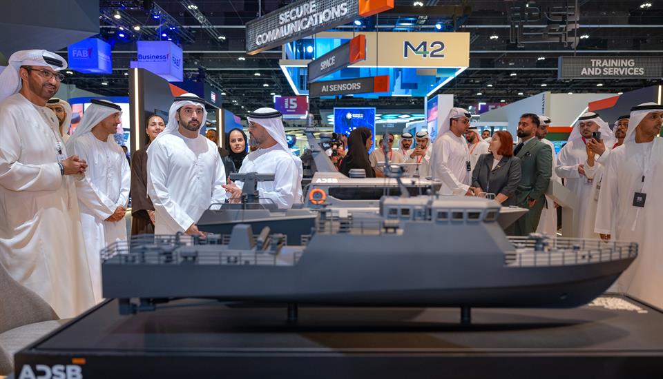 حمدان بن محمد يزور منتدى اصنع في الإمارات 2025