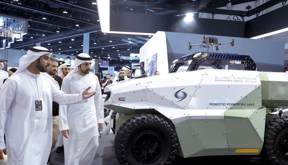حمدان بن محمد يزور منتدى اصنع في الإمارات 2025