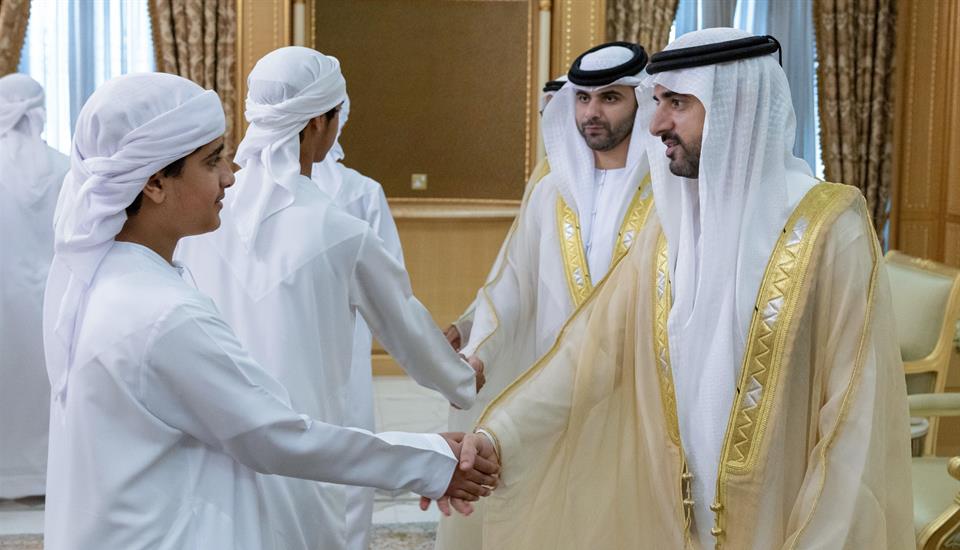 حمدان بن محمد يستقبل المهنئين بعيد الأضحى المبارك