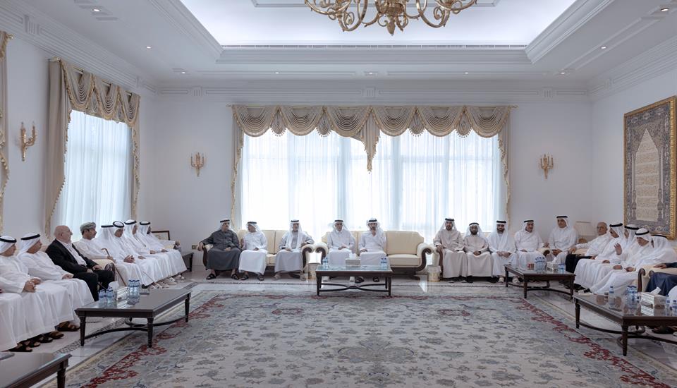 حمدان بن محمد يقدّم واجب العزاء في وفاة محمد إبراهيم عبيدالله